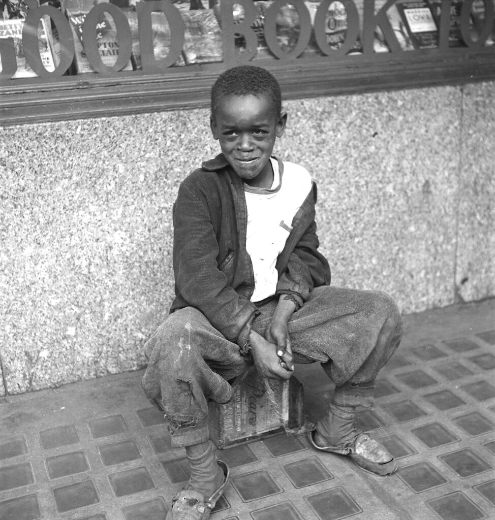Baltimore shoe shine boy - 1943