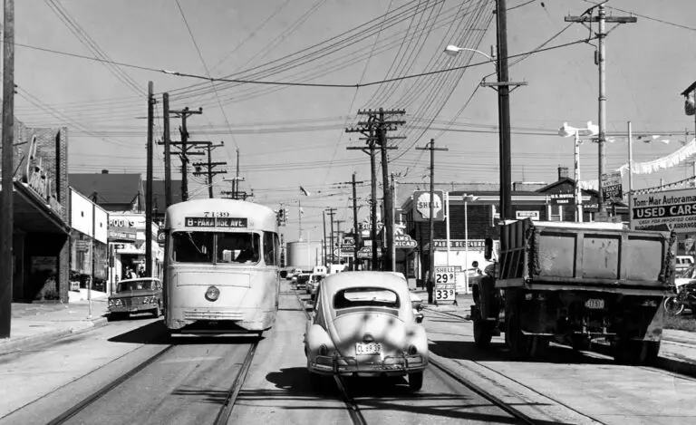 In October of 1963 Number 8 street cars still were a familiar sight in Towson. But soon they would be replaced by buses. (Robert F. Kniesche/Baltimore Sun)